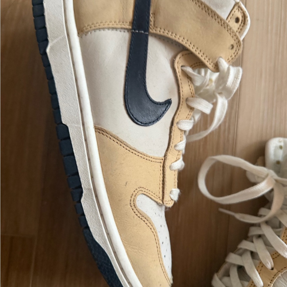 Nike women’s high top dunks, size 8. Pale yellow and navy. EUC - Picture 4 of 12